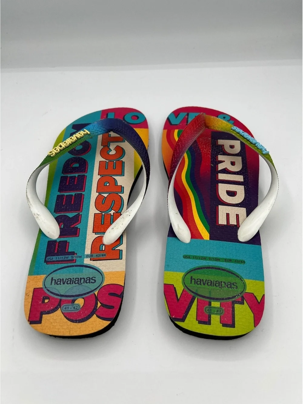 Havaianas Top Pride Rainbow Flip Flop Unisex W Size 11/12 M Size 9/10